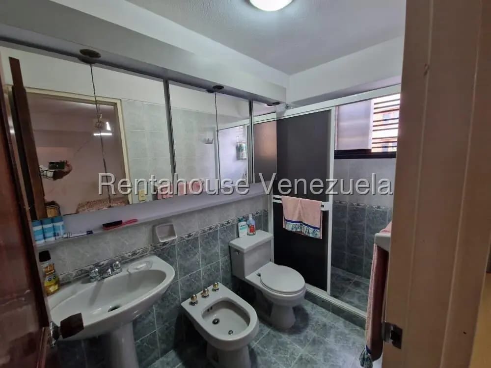 Amplio y Claro Apartamento en Venta Las Acacias, Caracas - 3