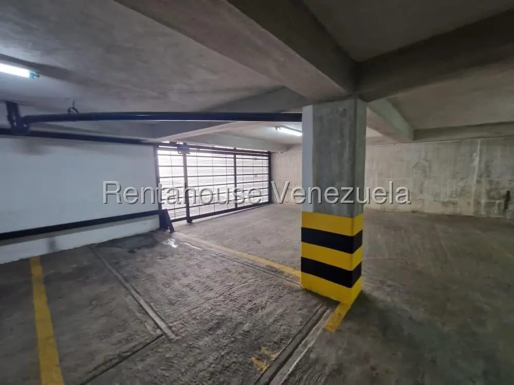 Amplio y Claro Apartamento en Venta Las Acacias, Caracas - 6