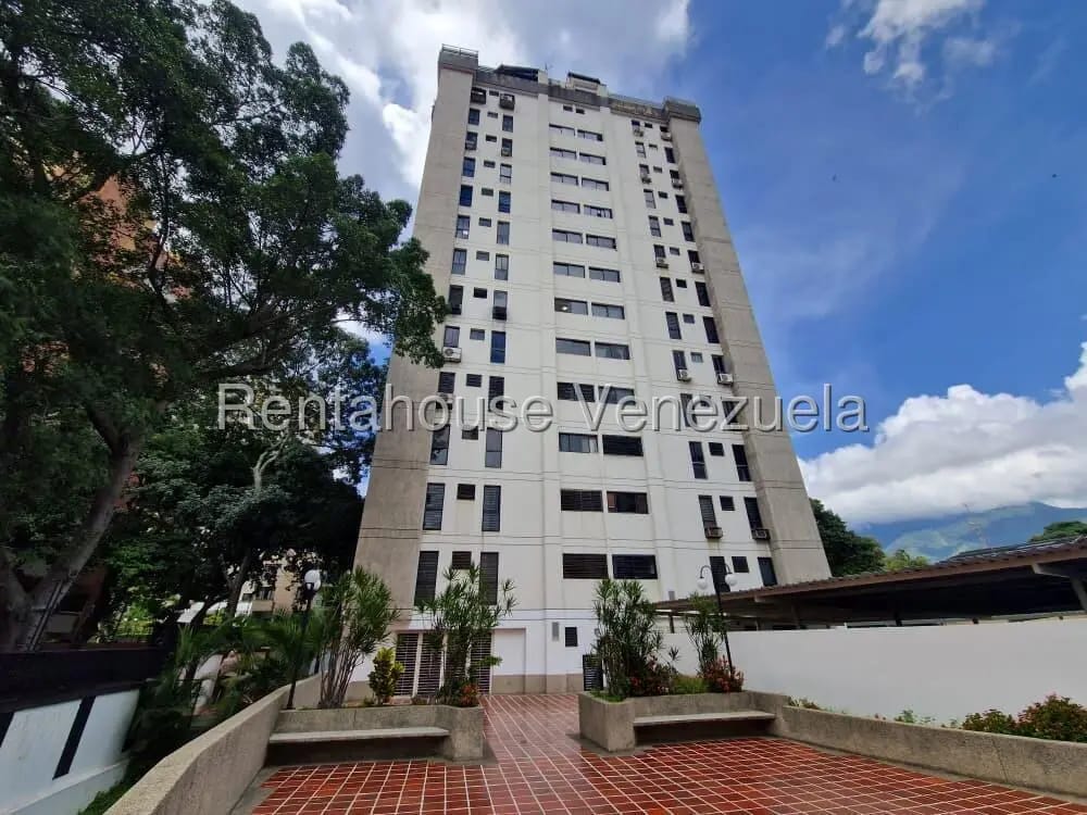 Amplio y Claro Apartamento en Venta Las Acacias, Caracas