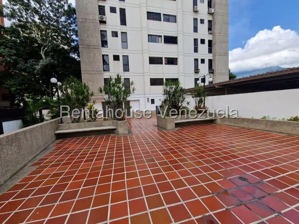 Amplio y Claro Apartamento en Venta Las Acacias, Caracas - 13