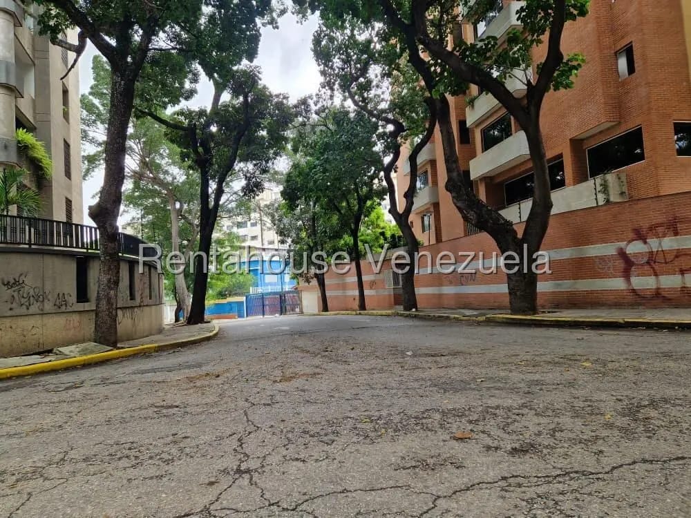 Amplio y Claro Apartamento en Venta Las Acacias, Caracas - 18