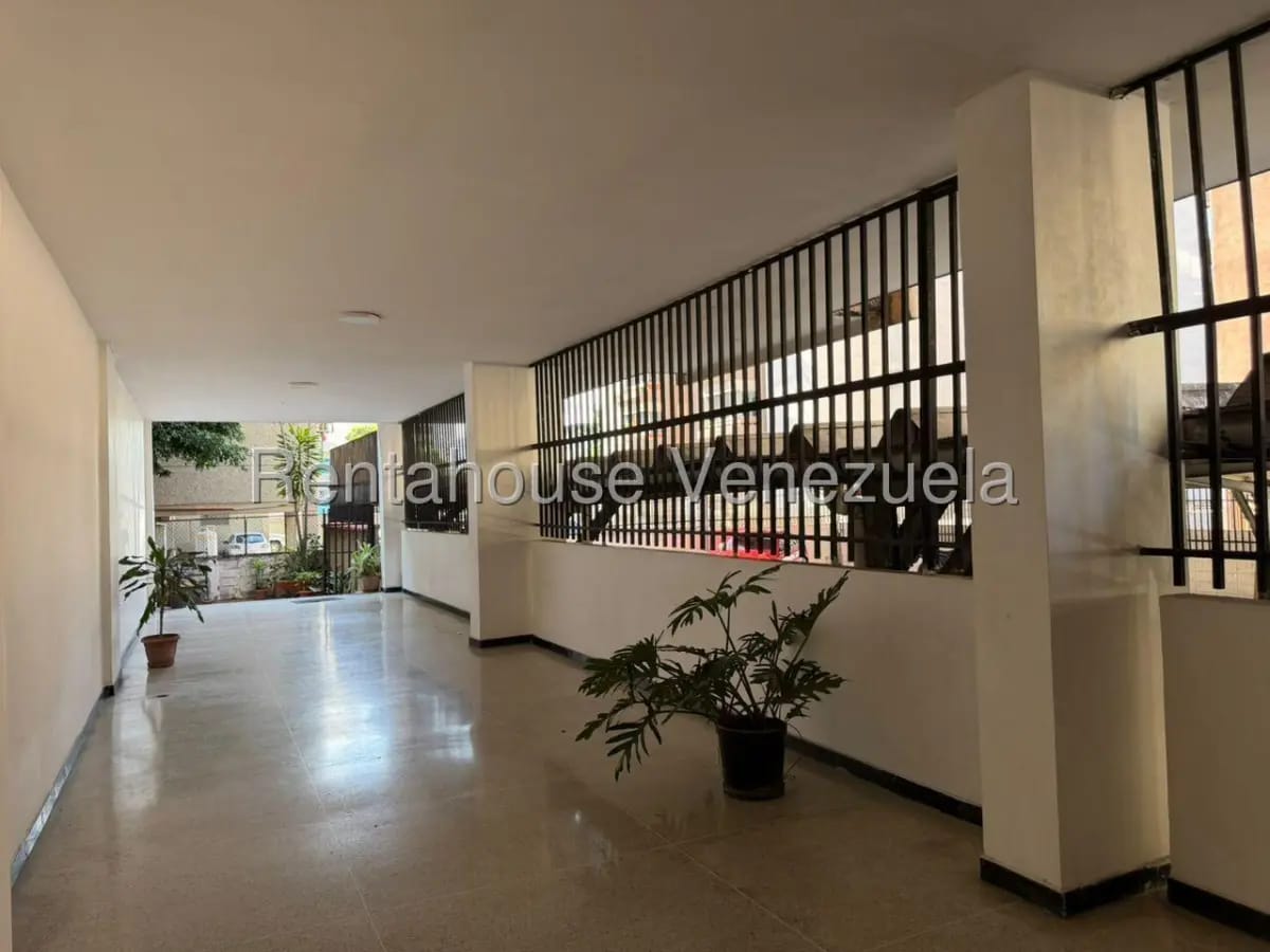 Excelente Apartameno En Venta con Priviligiada Ubicación en La California, Caracas - 3