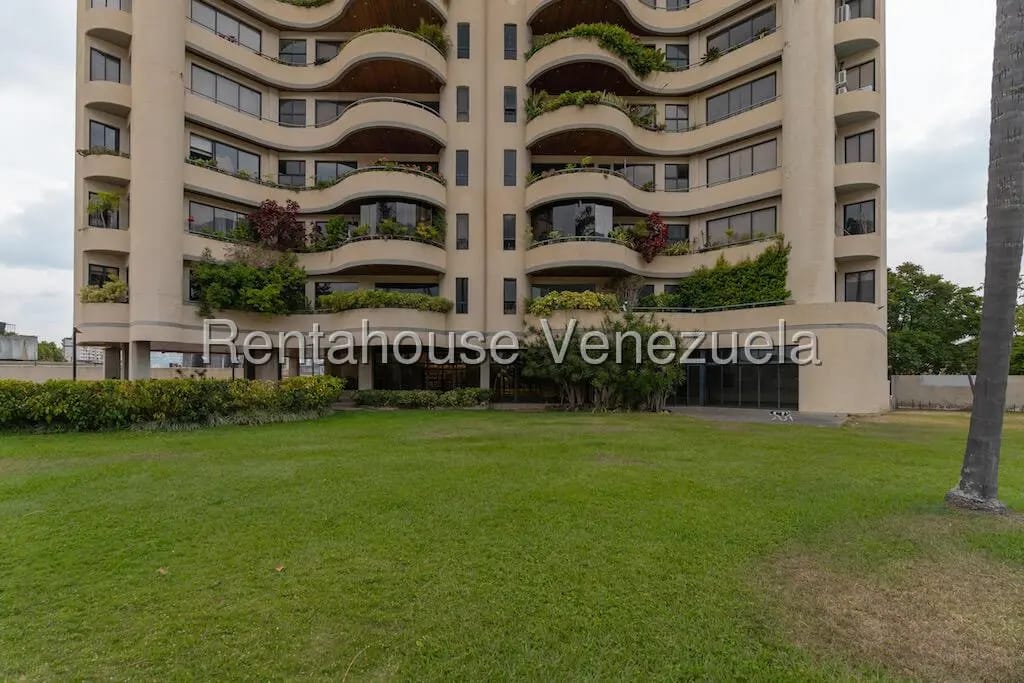 Amplio y Bello Apartamento En Venta Country Club, Caracas