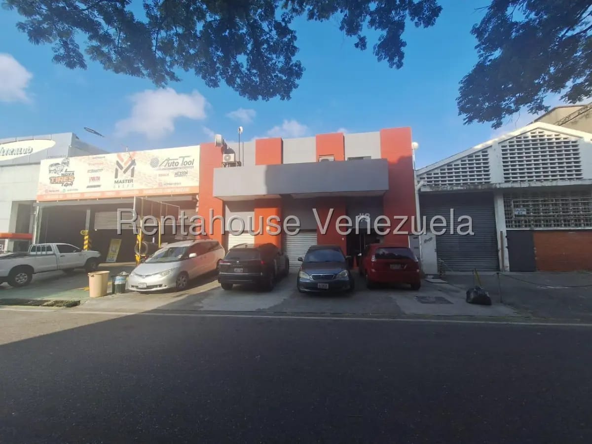 Extraordinario Local / Galpón en Venta en el Corazon de Chacao, Caracas