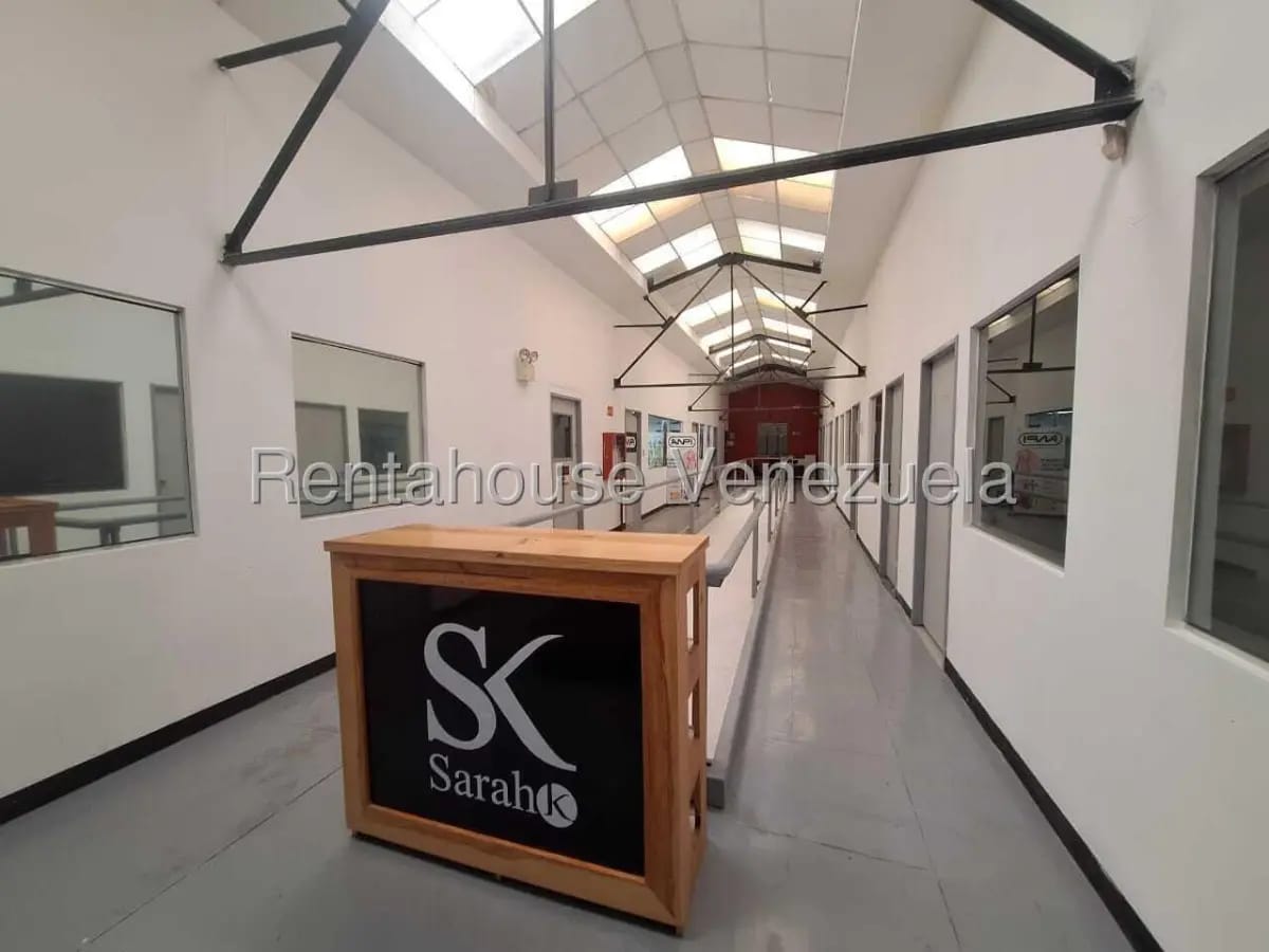 Extraordinario Local / Galpón en Venta en el Corazon de Chacao, Caracas - 3