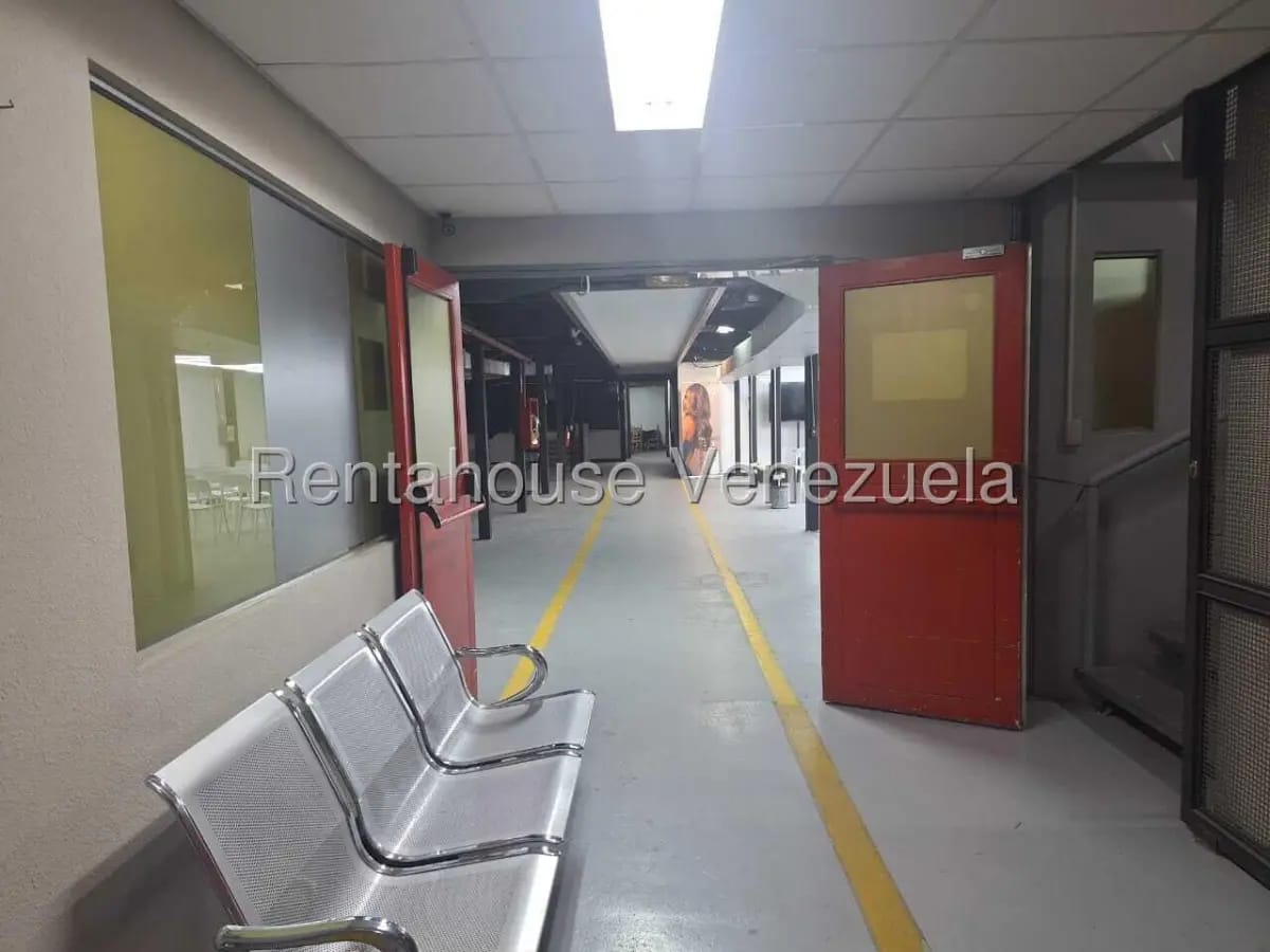 Extraordinario Local / Galpón en Venta en el Corazon de Chacao, Caracas - 12