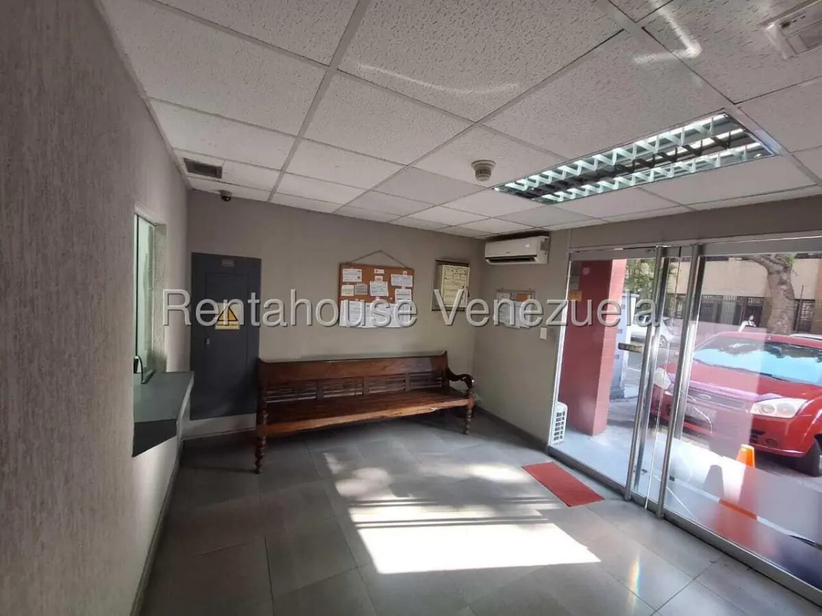 Extraordinario Local / Galpón en Venta en el Corazon de Chacao, Caracas - 14