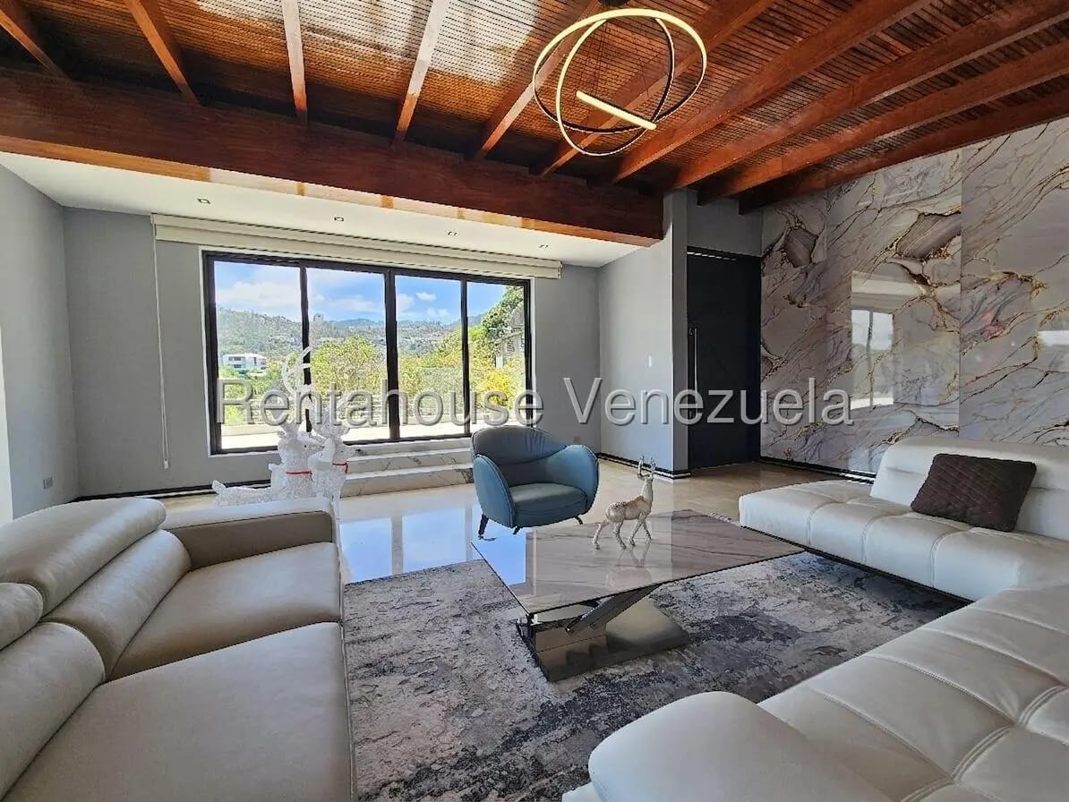Majuestuosa Casa Dúplex Remodelada en Venta Prados del Este Caracas - 4