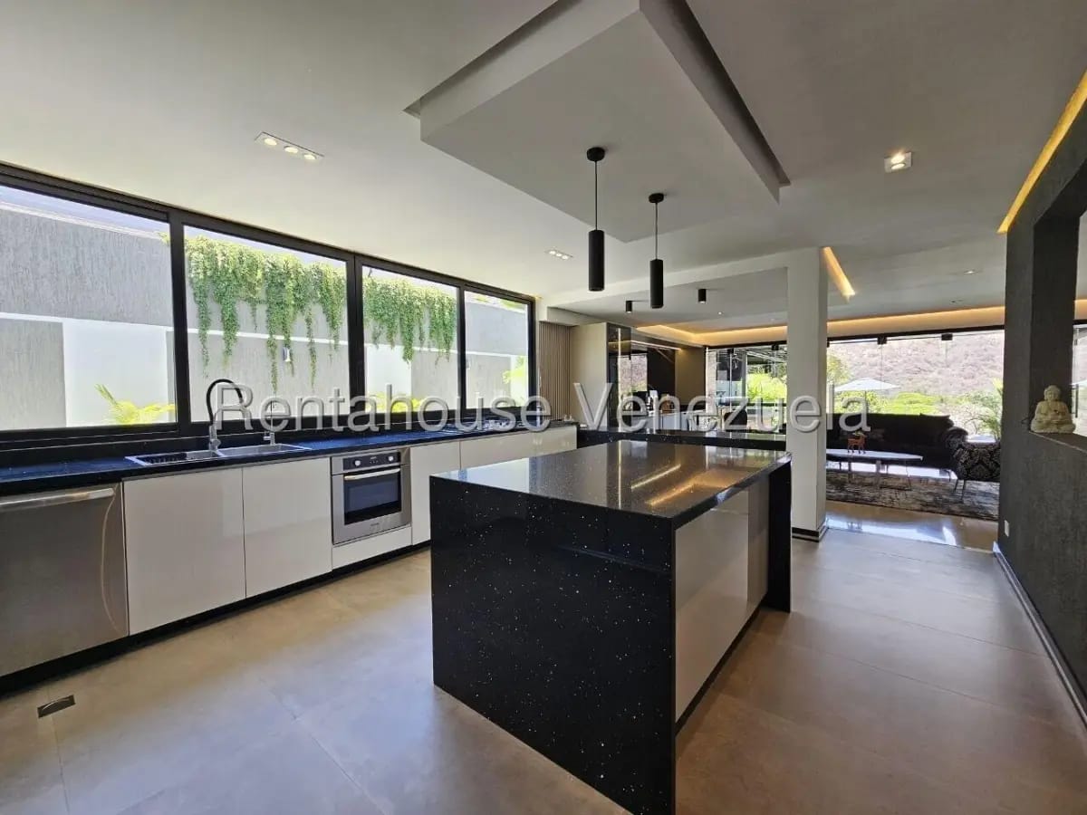 Majuestuosa Casa Dúplex Remodelada en Venta Prados del Este Caracas - 8