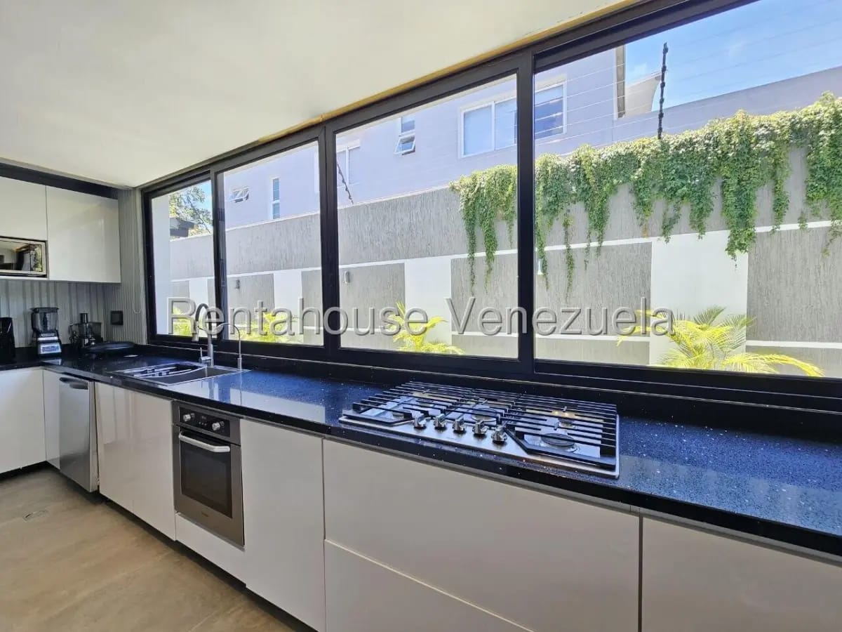 Majuestuosa Casa Dúplex Remodelada en Venta Prados del Este Caracas - 10
