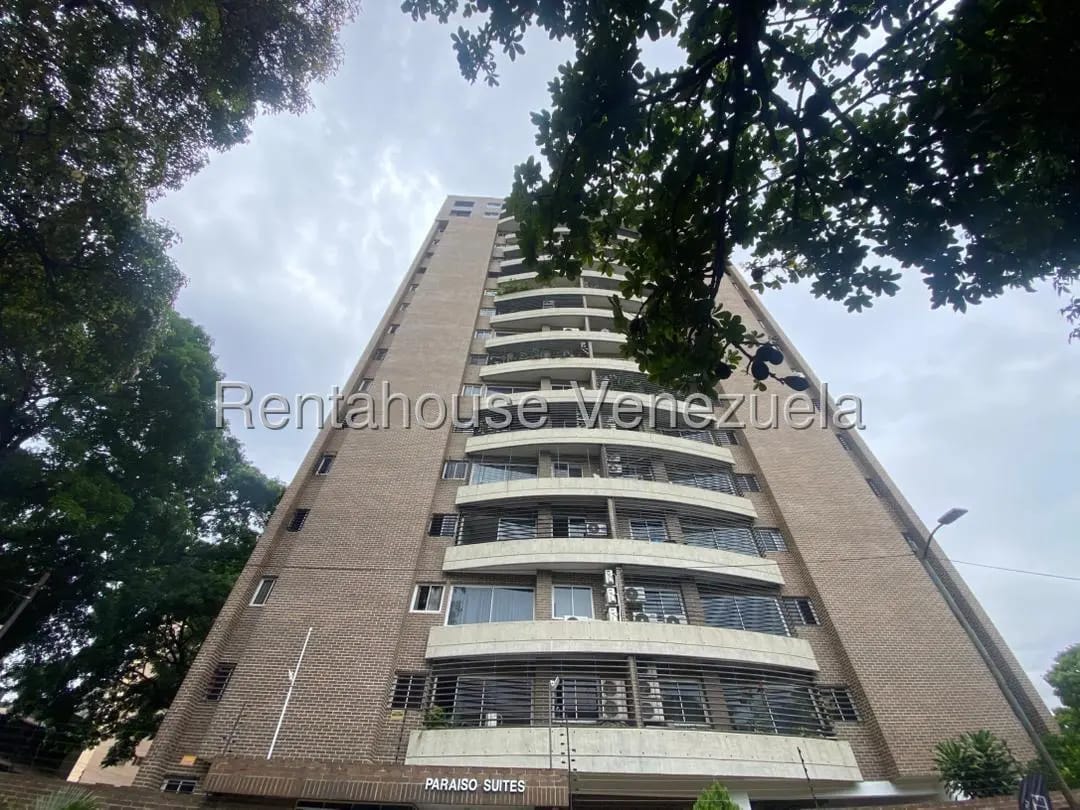 Bello y Cómodo Apartamento en Venta El Paraíso, Caracas