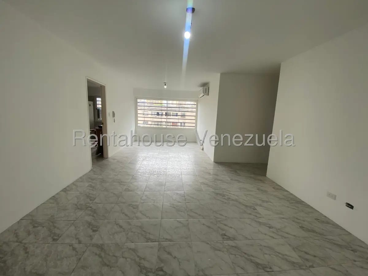 Bello y Cómodo Apartamento en Venta El Paraíso, Caracas - 10