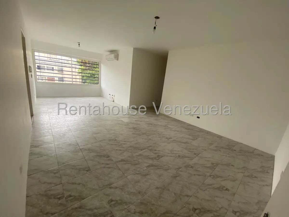 Bello y Cómodo Apartamento en Venta El Paraíso, Caracas - 12