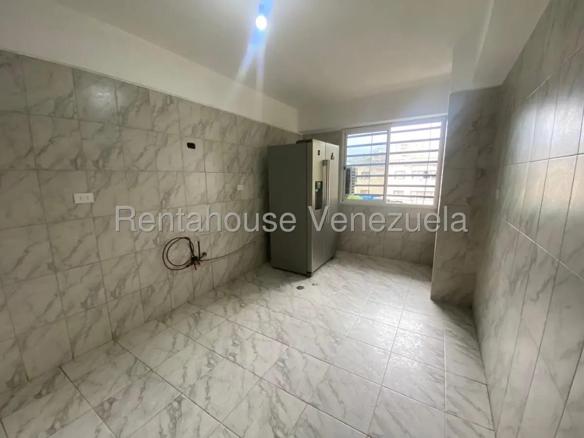 Bello y Cómodo Apartamento en Venta El Paraíso, Caracas - 14
