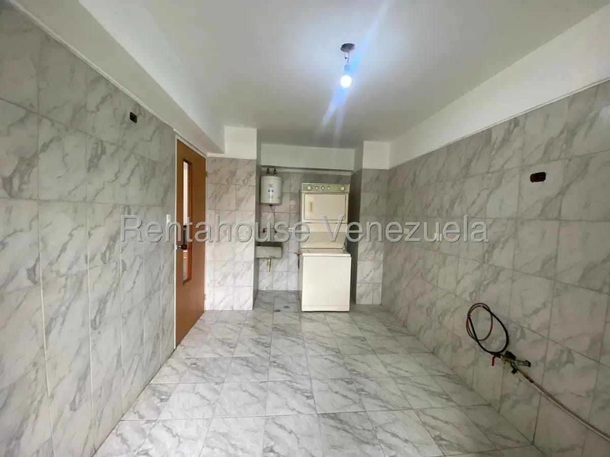 Bello y Cómodo Apartamento en Venta El Paraíso, Caracas - 15