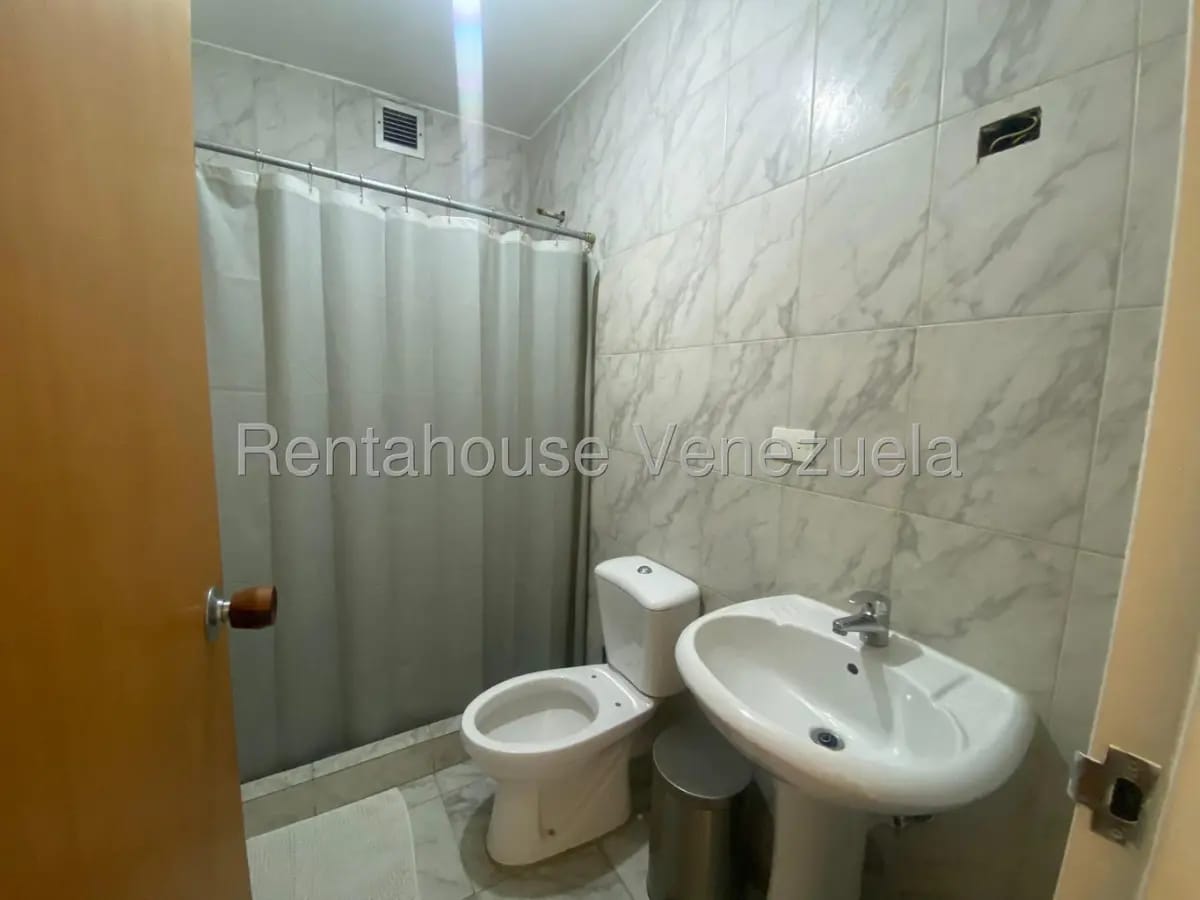 Bello y Cómodo Apartamento en Venta El Paraíso, Caracas - 18