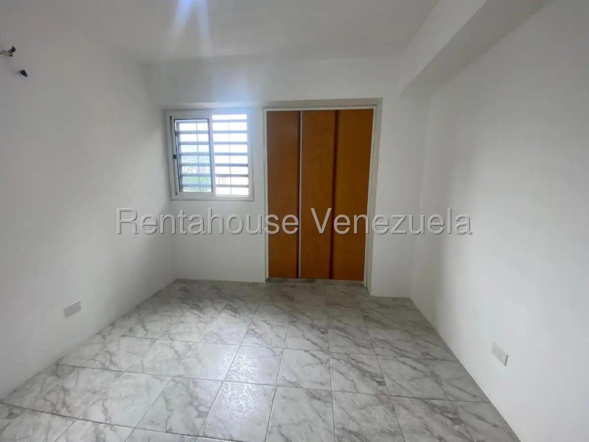 Bello y Cómodo Apartamento en Venta El Paraíso, Caracas - 19