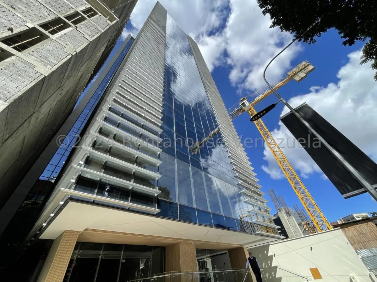 Excelente y Amplio Local Comercial a Estrenar en Venta LAs Mercedes, Caracas