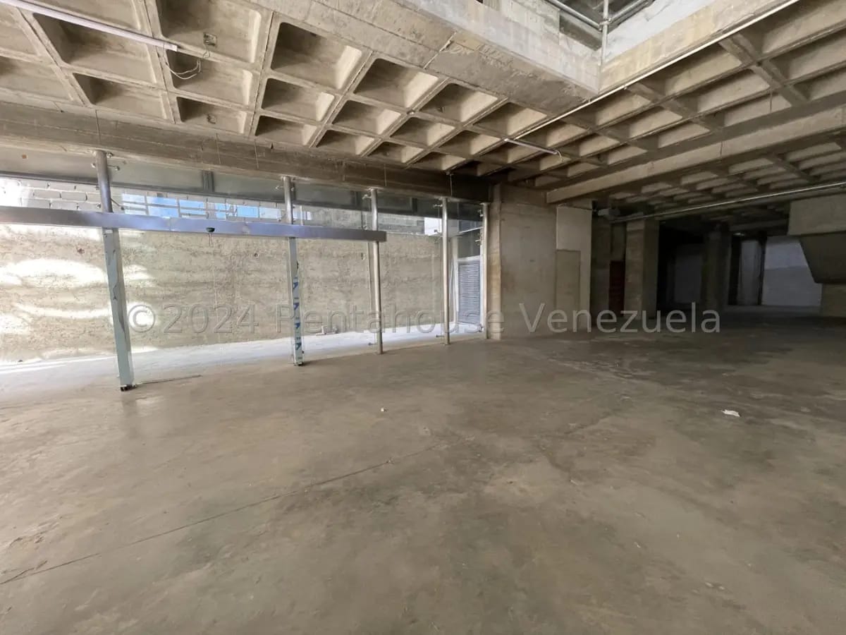 Excelente y Amplio Local Comercial a Estrenar en Venta LAs Mercedes, Caracas - 4