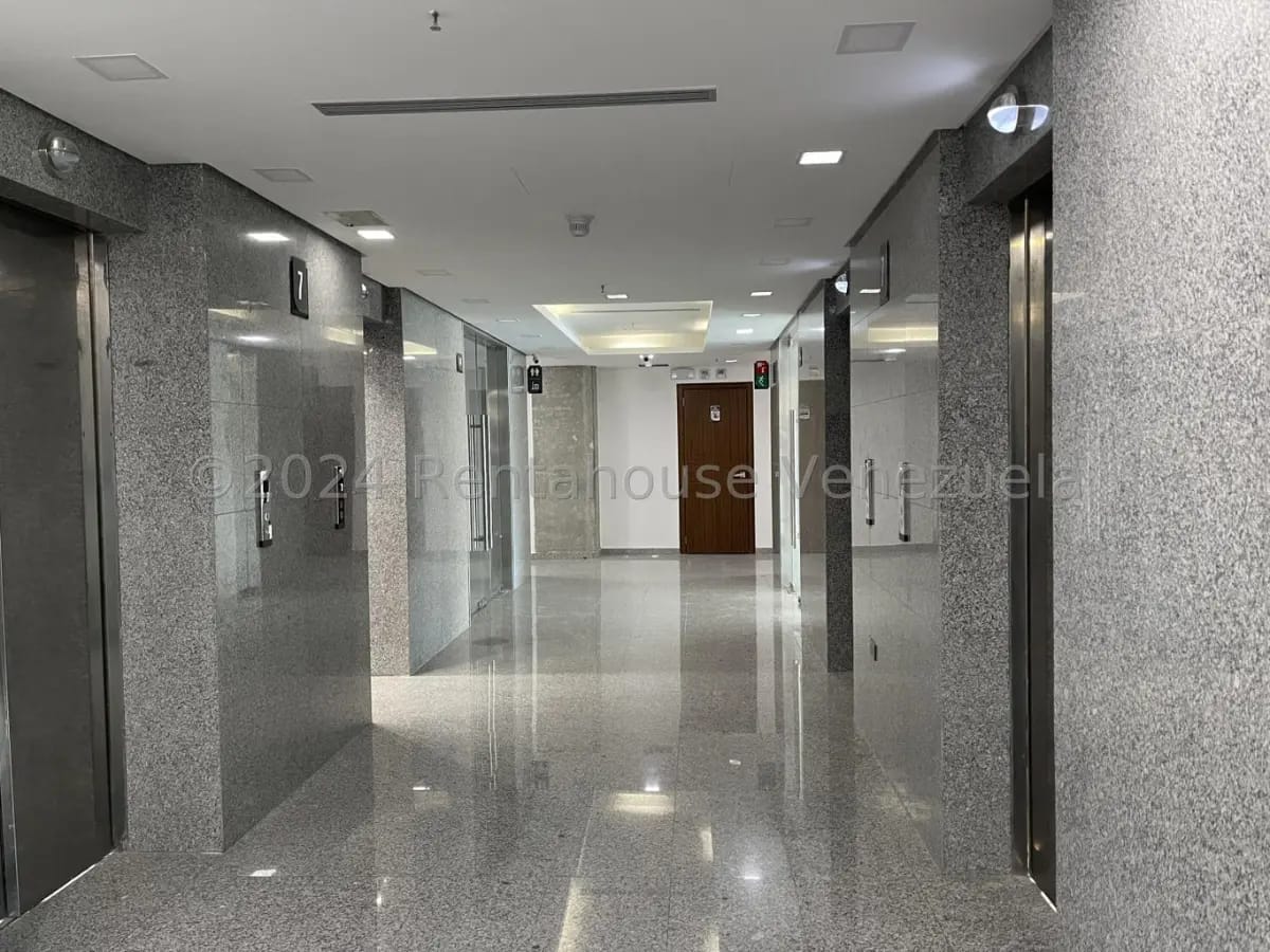 Excelente y Amplio Local Comercial a Estrenar en Venta LAs Mercedes, Caracas - 10