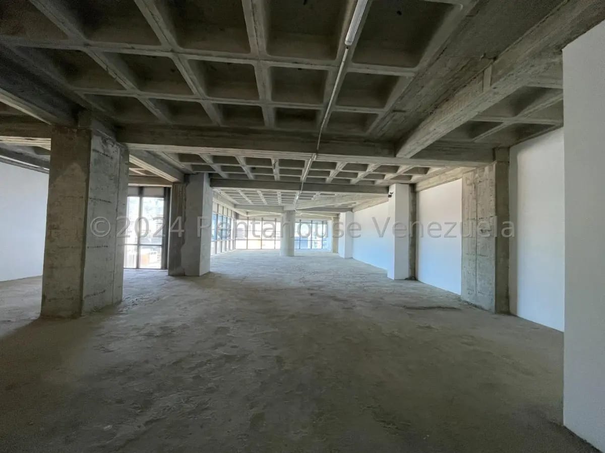 Excelente y Amplio Local Comercial a Estrenar en Venta LAs Mercedes, Caracas - 11
