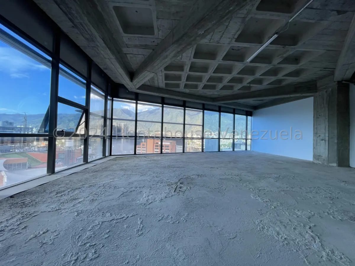 Excelente y Amplio Local Comercial a Estrenar en Venta LAs Mercedes, Caracas - 13