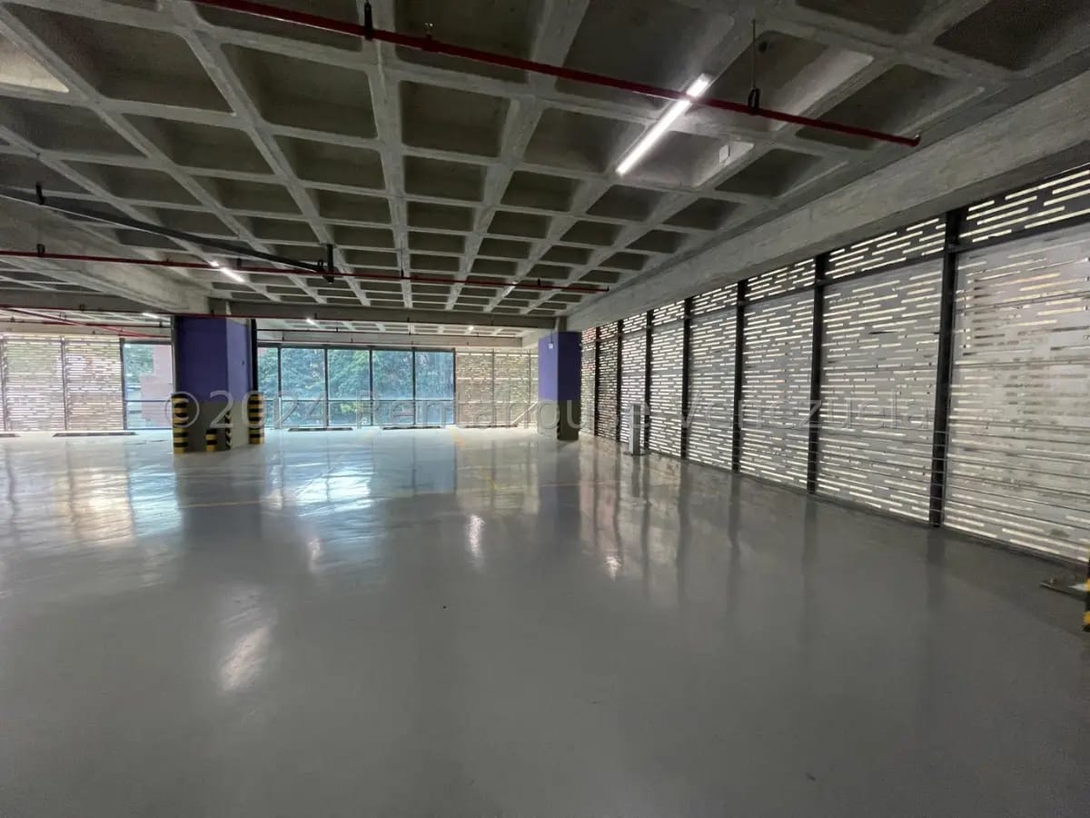 Excelente y Amplio Local Comercial a Estrenar en Venta LAs Mercedes, Caracas - 18