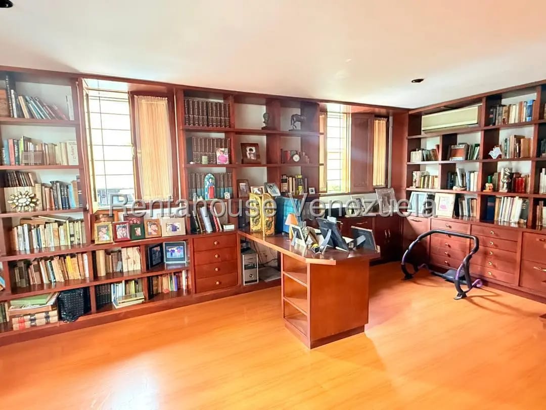 Bellisima y Acojedora Casa en Venta Lagunita Country Club, Precio Oportunidad - 4