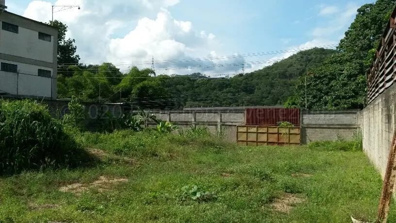 Excelente y Amplio Galpon En venta La Guairita, Caracas - 2