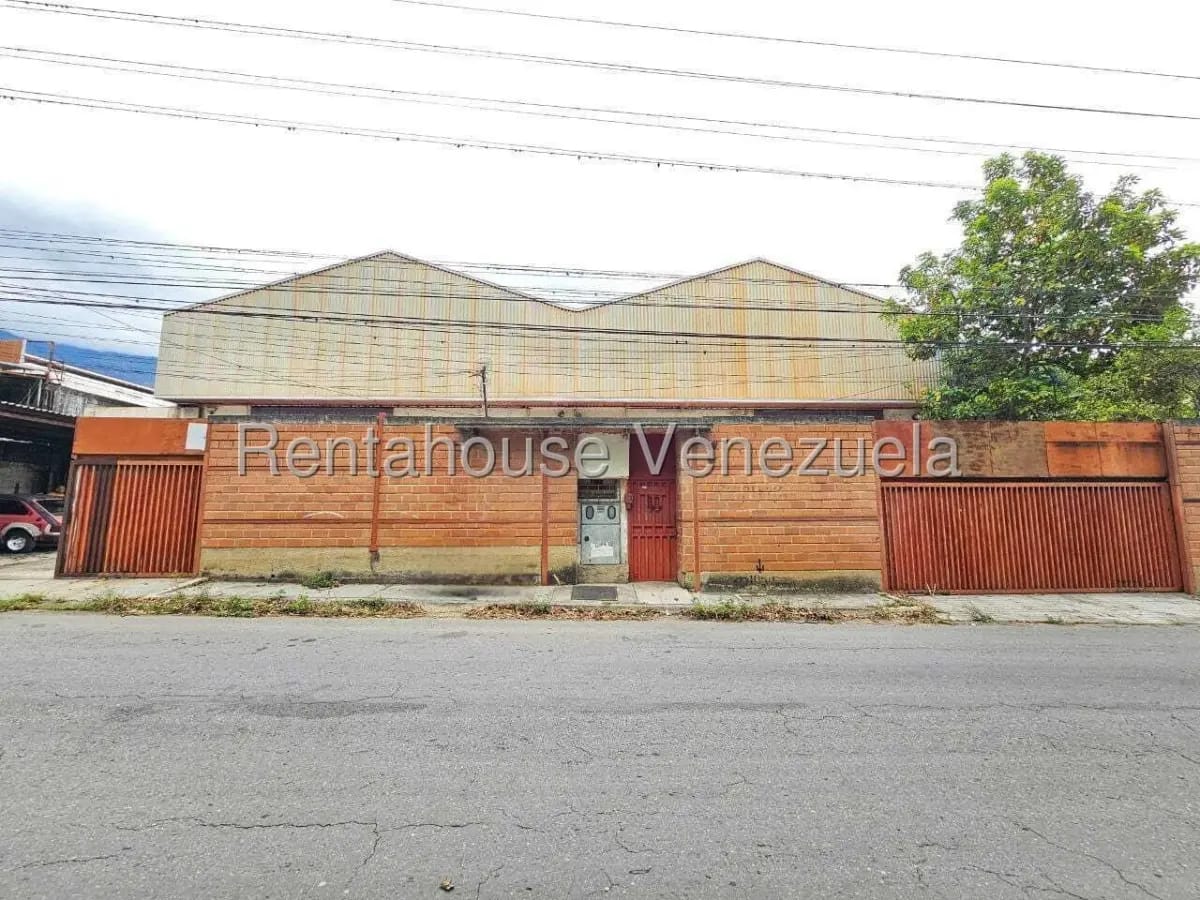 Excelente y Amplio Galpon En venta La Guairita, Caracas