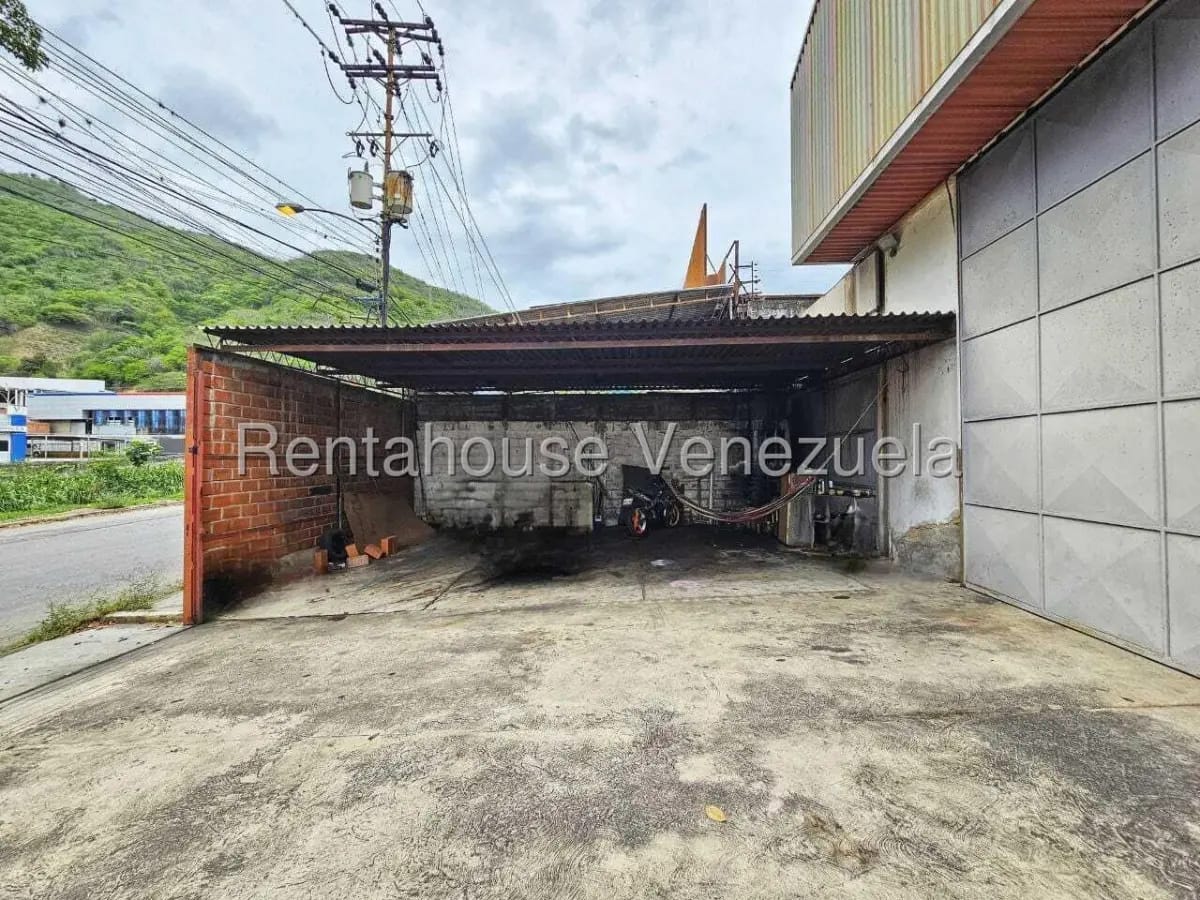 Excelente y Amplio Galpon En venta La Guairita, Caracas - 3