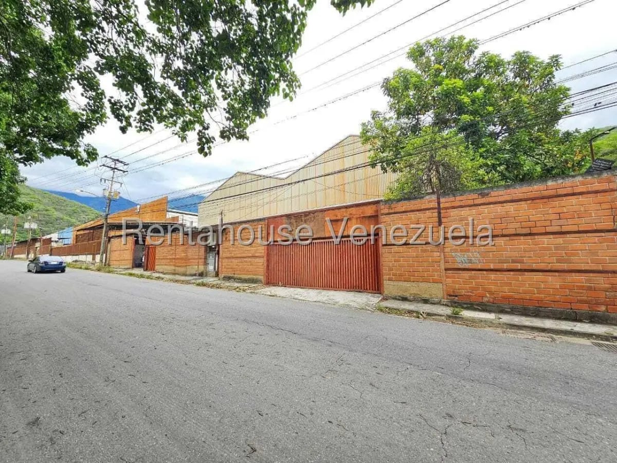 Excelente y Amplio Galpon En venta La Guairita, Caracas - 4