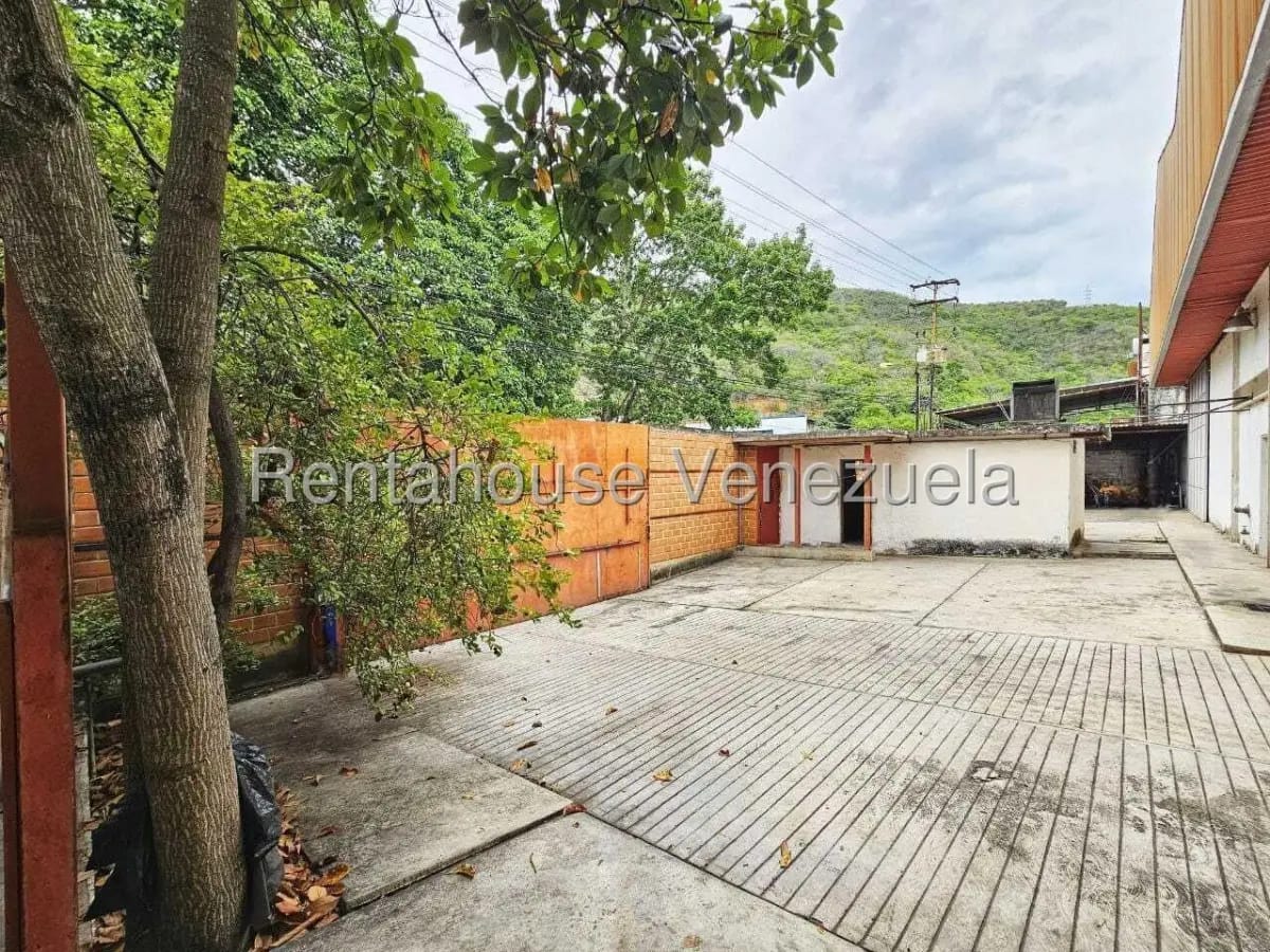 Excelente y Amplio Galpon En venta La Guairita, Caracas - 5