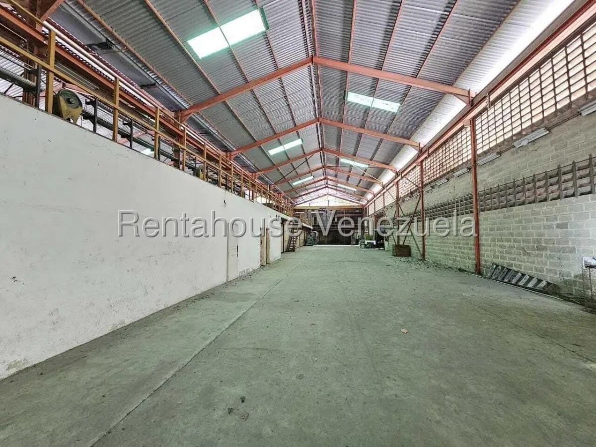 Excelente y Amplio Galpon En venta La Guairita, Caracas - 8