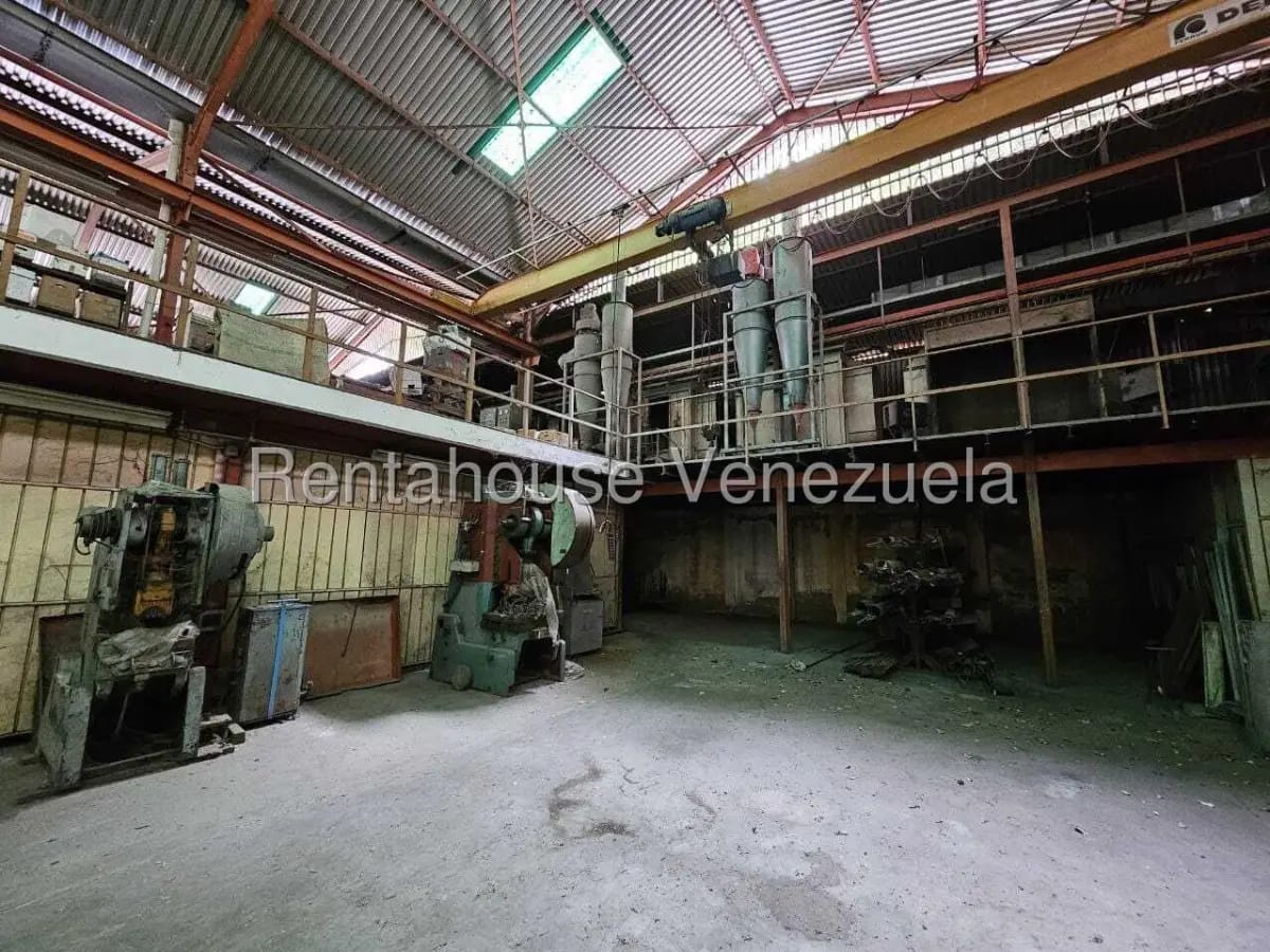 Excelente y Amplio Galpon En venta La Guairita, Caracas - 9