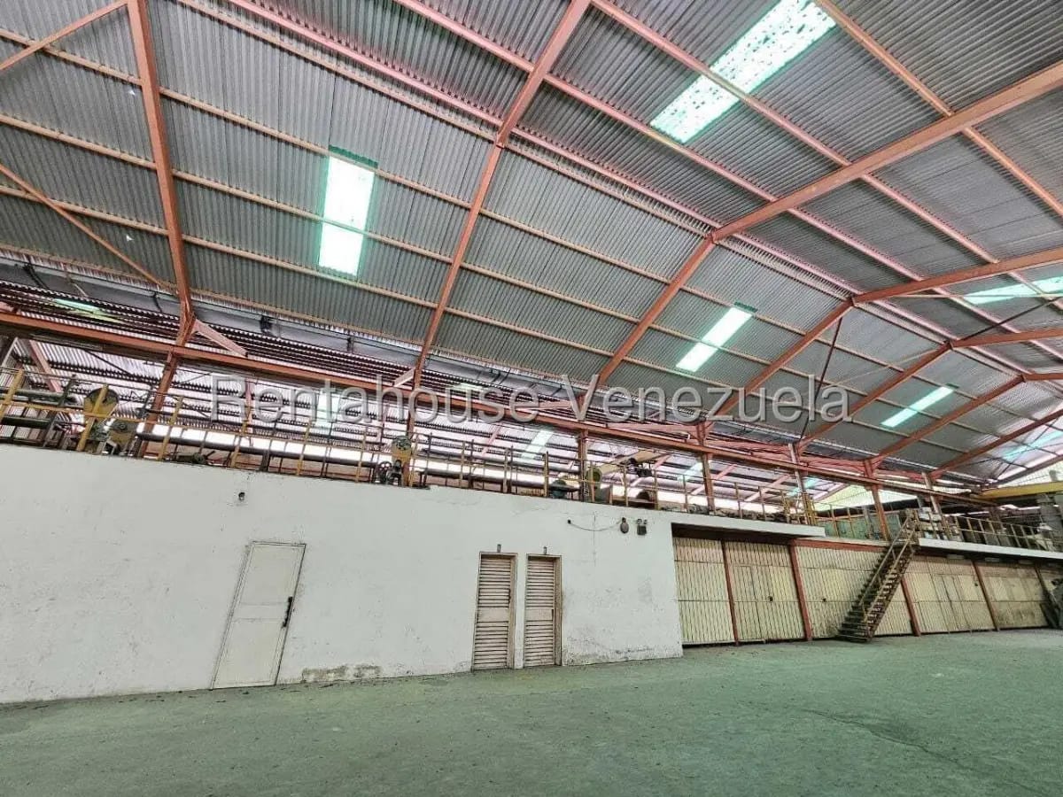 Excelente y Amplio Galpon En venta La Guairita, Caracas - 10