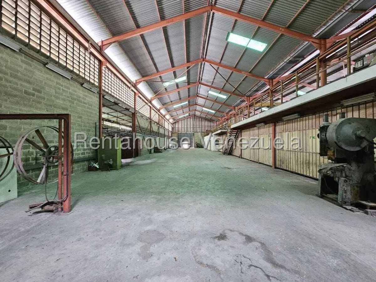 Excelente y Amplio Galpon En venta La Guairita, Caracas - 11