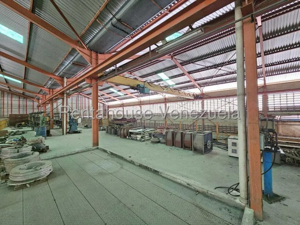 Excelente y Amplio Galpon En venta La Guairita, Caracas - 12