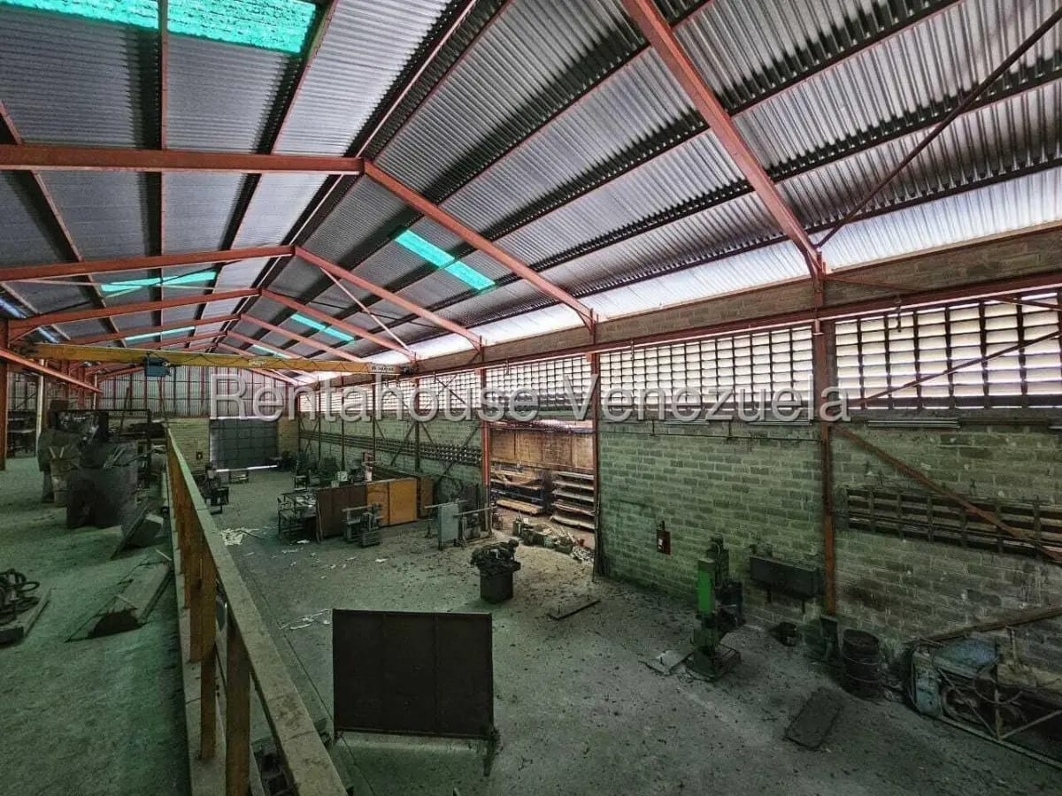 Excelente y Amplio Galpon En venta La Guairita, Caracas - 16