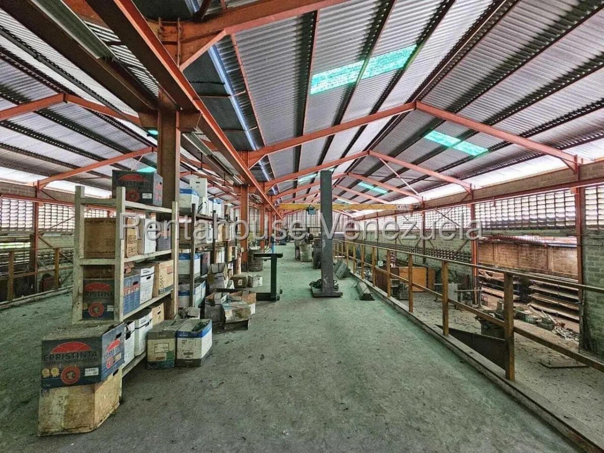 Excelente y Amplio Galpon En venta La Guairita, Caracas - 18