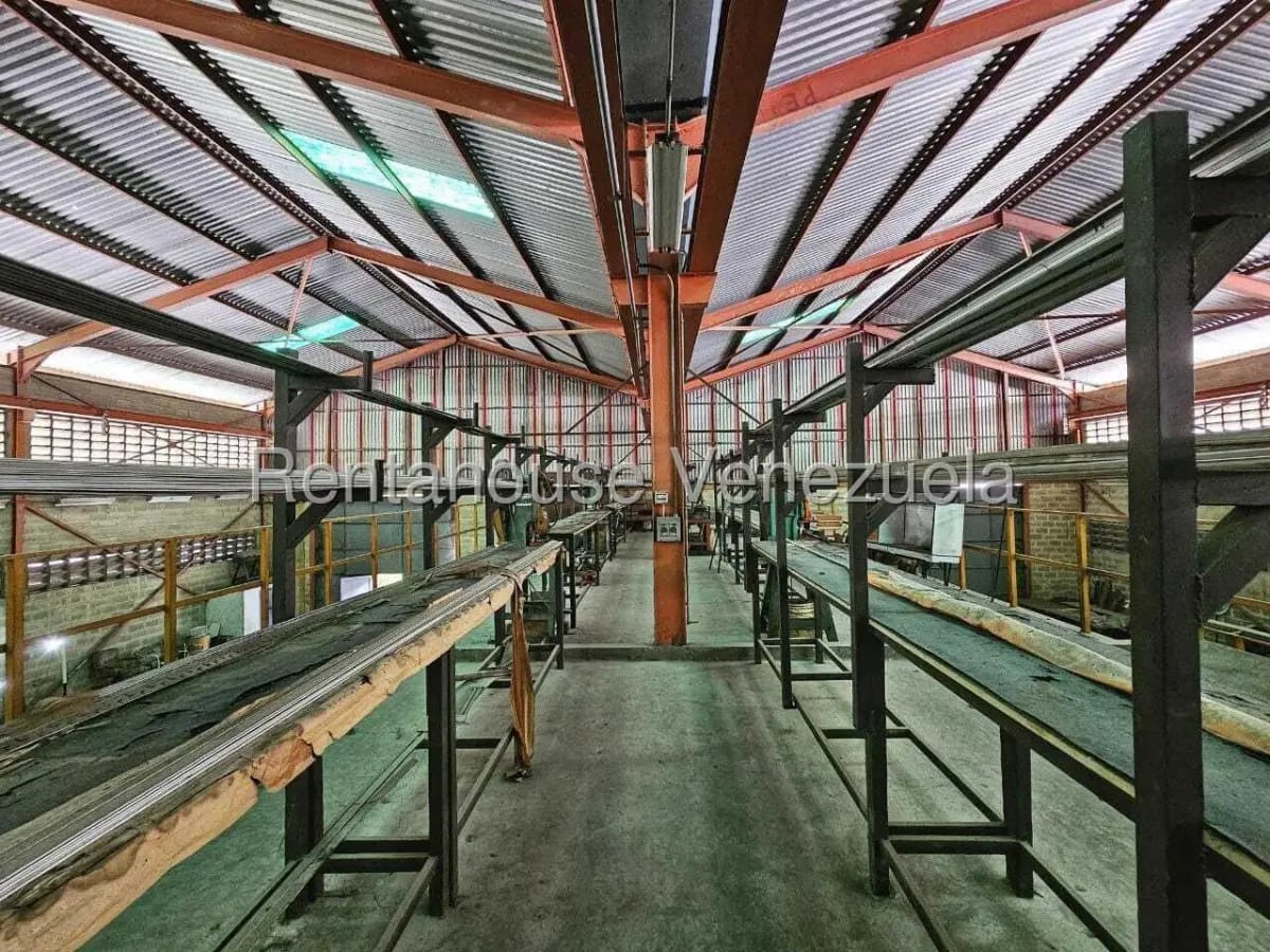 Excelente y Amplio Galpon En venta La Guairita, Caracas - 19