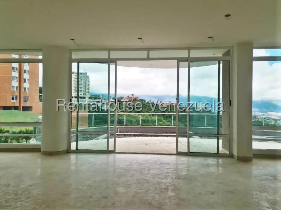 Extraordinario Apartamento A Estrenar En Venta Valle Arriba/Urb. Mirador de Los Campitos, Caracas - 2