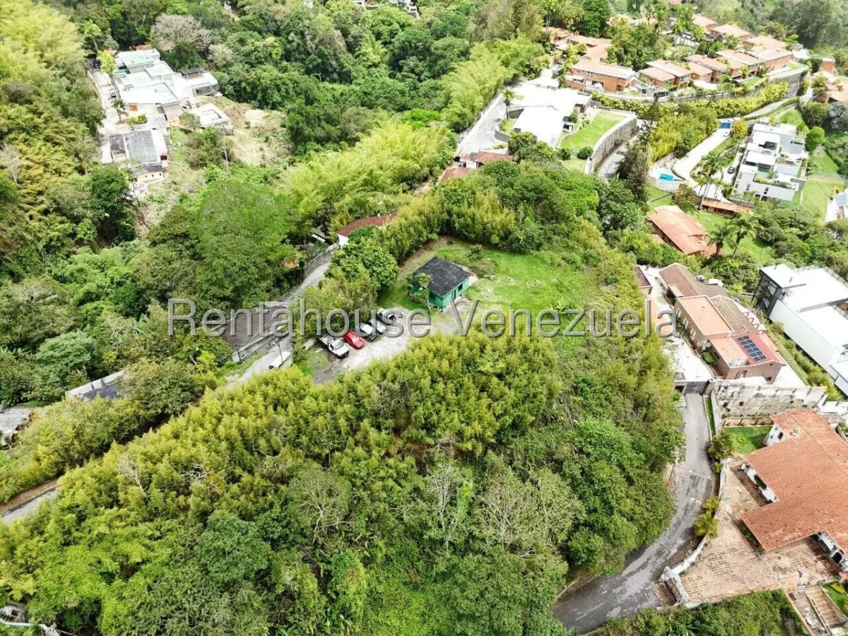 Exclusivo Terreno En Venta Urb. Alto Hatillo, Caracas. Precio de Oportunidad Zona Priviligiada - 2