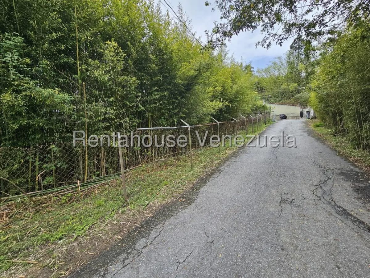 Exclusivo Terreno En Venta Urb. Alto Hatillo, Caracas. Precio de Oportunidad Zona Priviligiada - 3