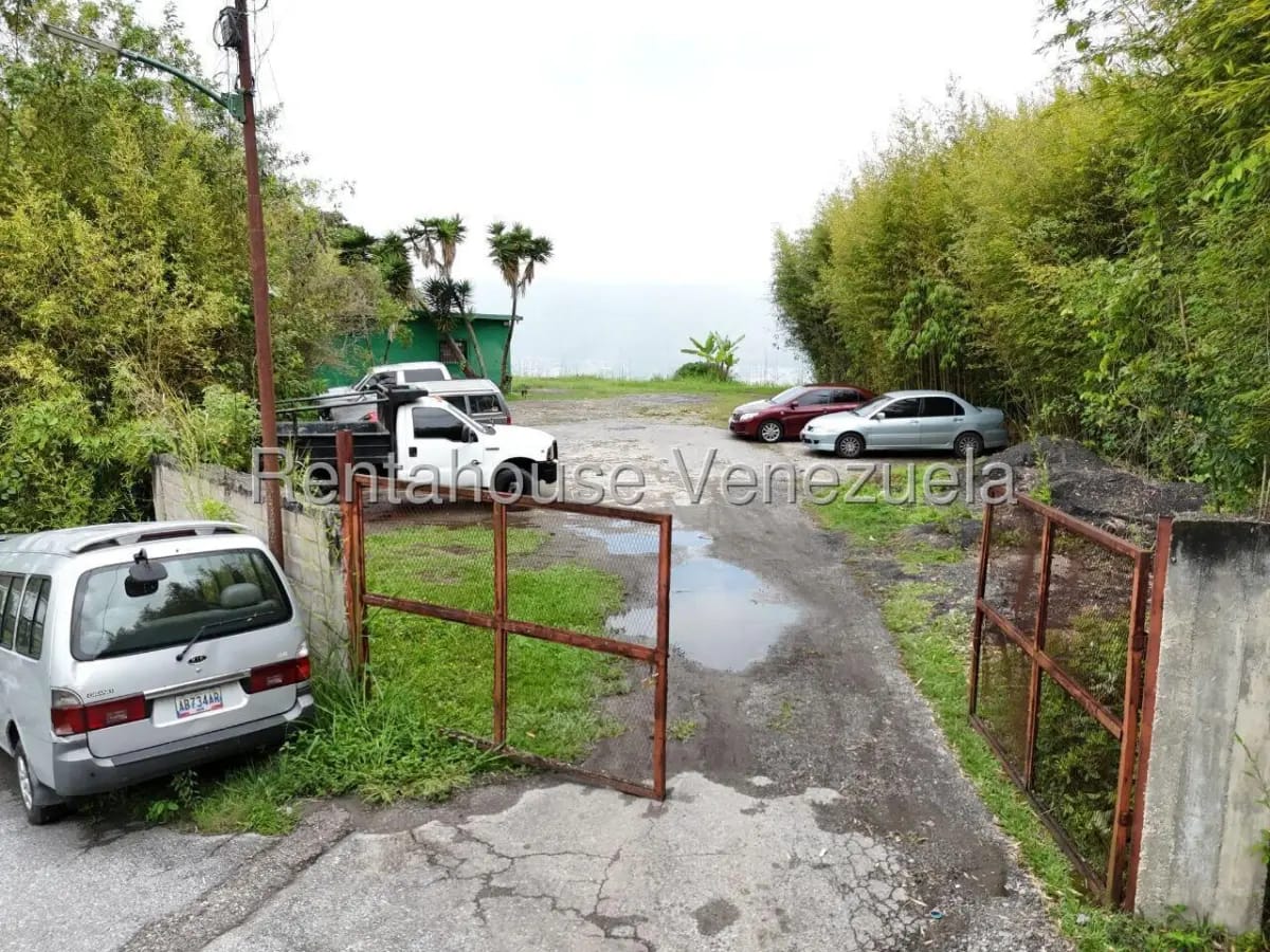 Exclusivo Terreno En Venta Urb. Alto Hatillo, Caracas. Precio de Oportunidad Zona Priviligiada - 4