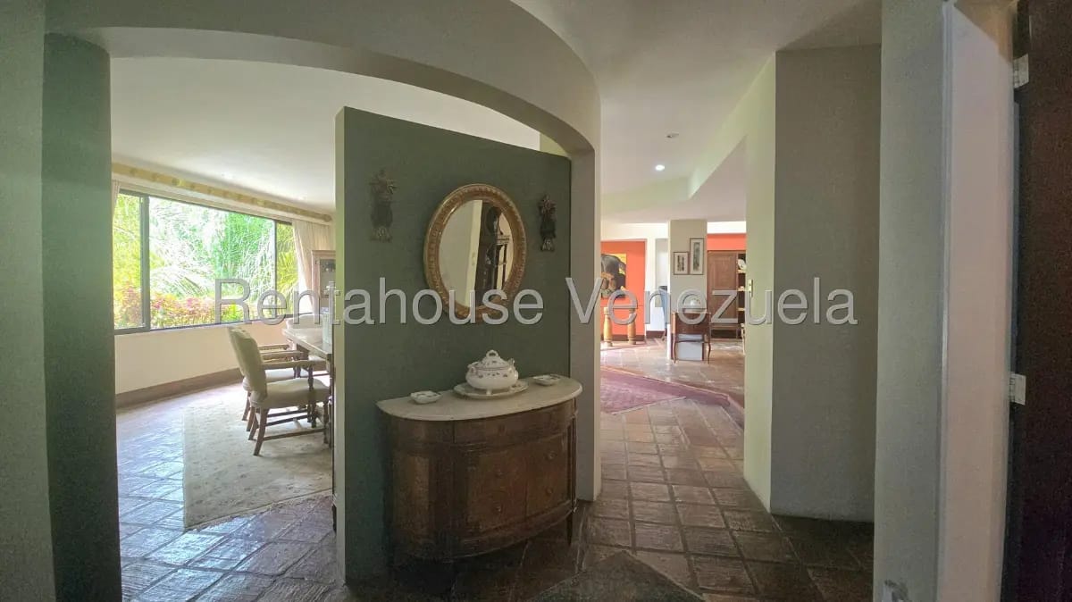 Bello y Amplio Apartamento Tipo PH en Venta San Roman, Caracas. Calle Privado - 2