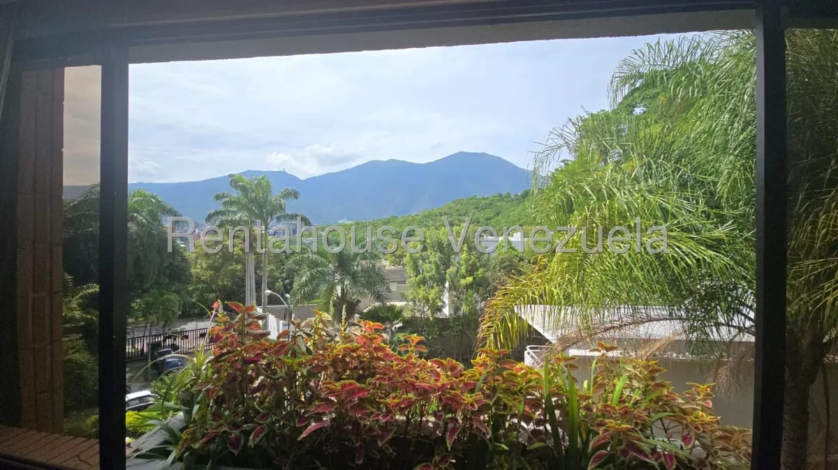 Bello y Amplio Apartamento Tipo PH en Venta San Roman, Caracas. Calle Privado - 11