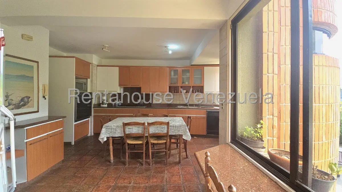 Bello y Amplio Apartamento Tipo PH en Venta San Roman, Caracas. Calle Privado - 13