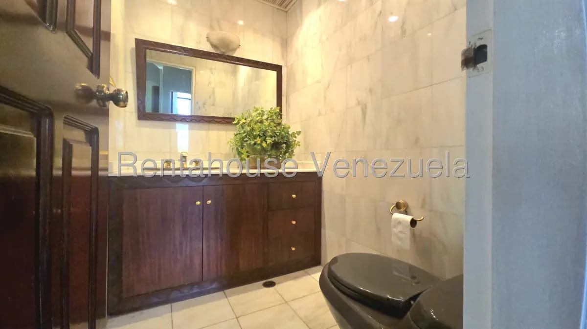 Bello y Amplio Apartamento Tipo PH en Venta San Roman, Caracas. Calle Privado - 14