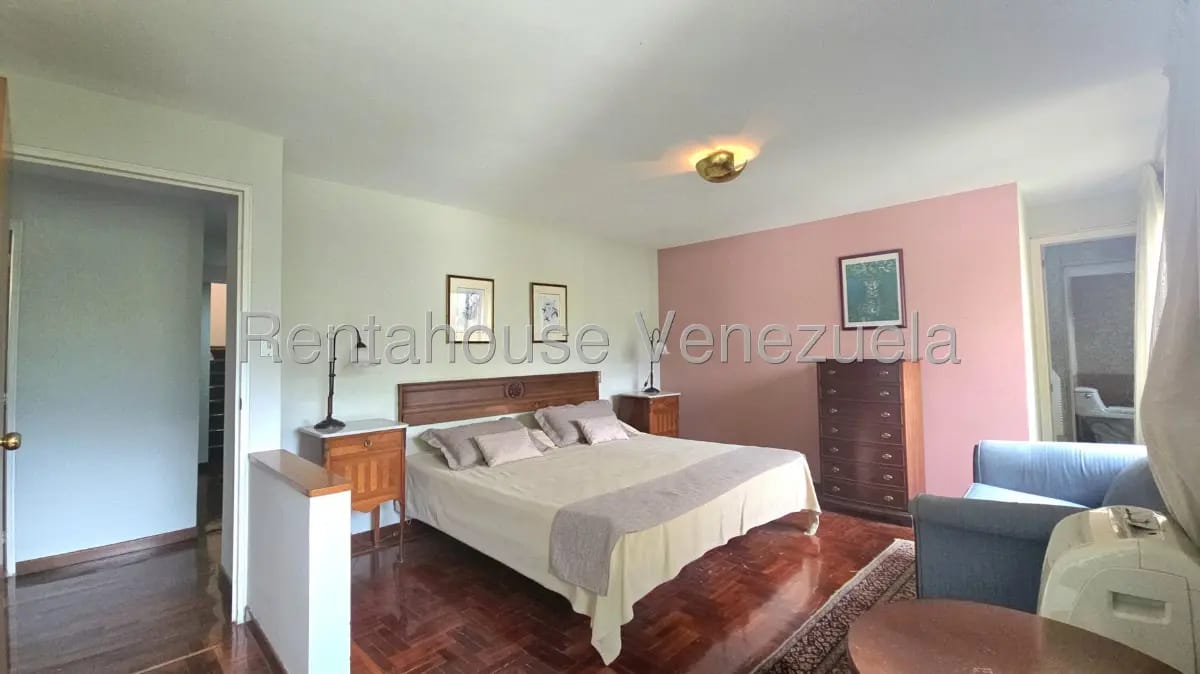 Bello y Amplio Apartamento Tipo PH en Venta San Roman, Caracas. Calle Privado - 16